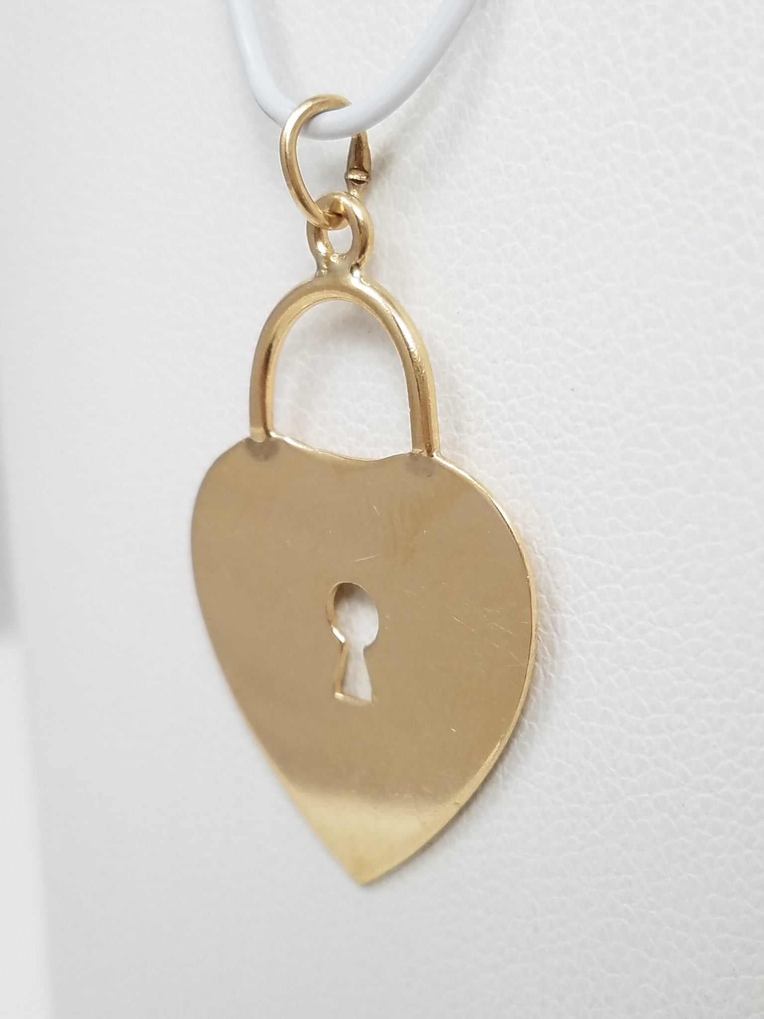 Precious Vintage 14k Yellow Gold Heart/Lock Pendant