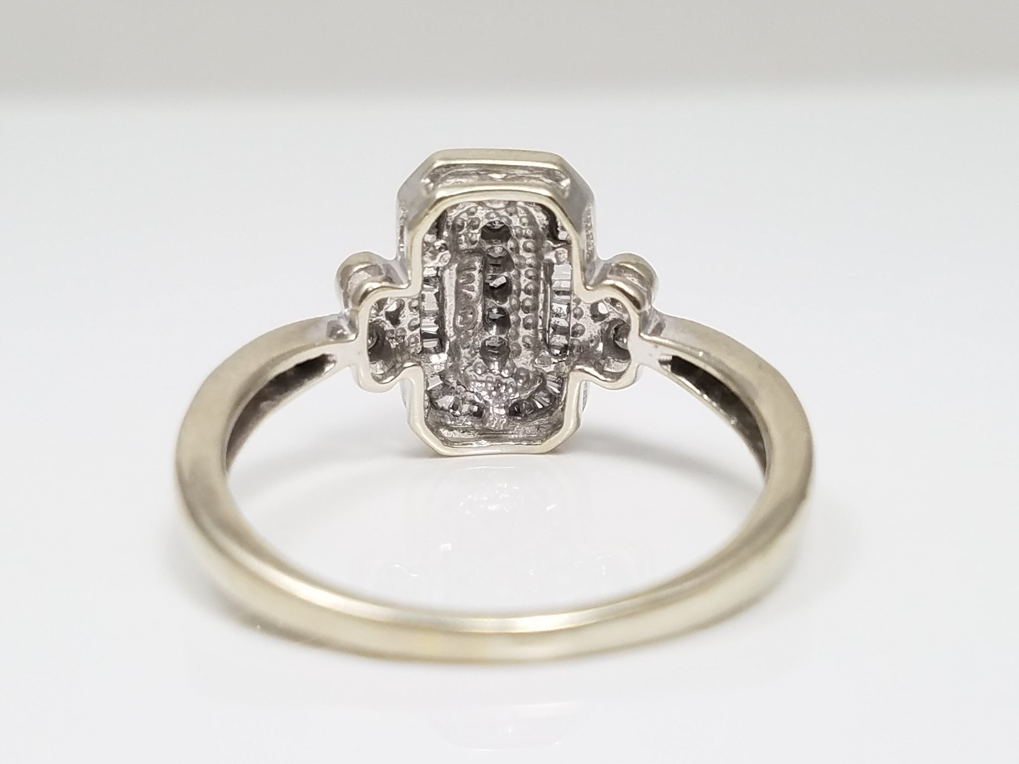 Cute 10k White Gold Natural Diamond Ring