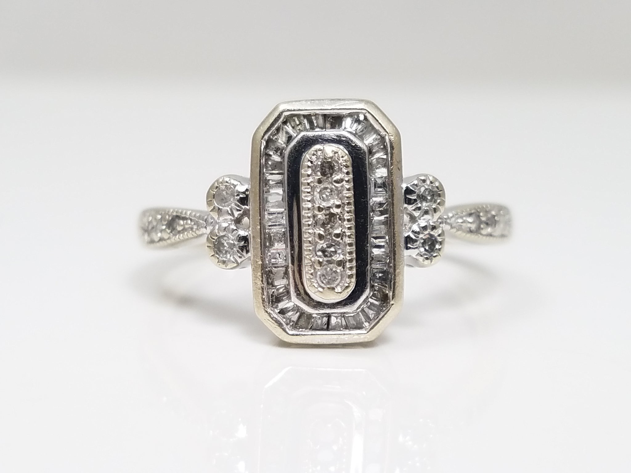 Cute 10k White Gold Natural Diamond Ring