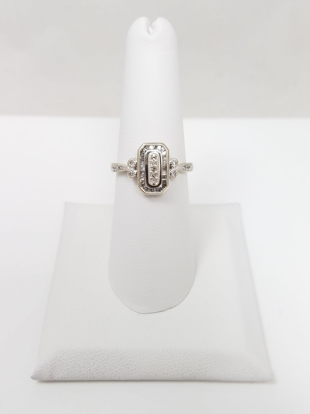Cute 10k White Gold Natural Diamond Ring