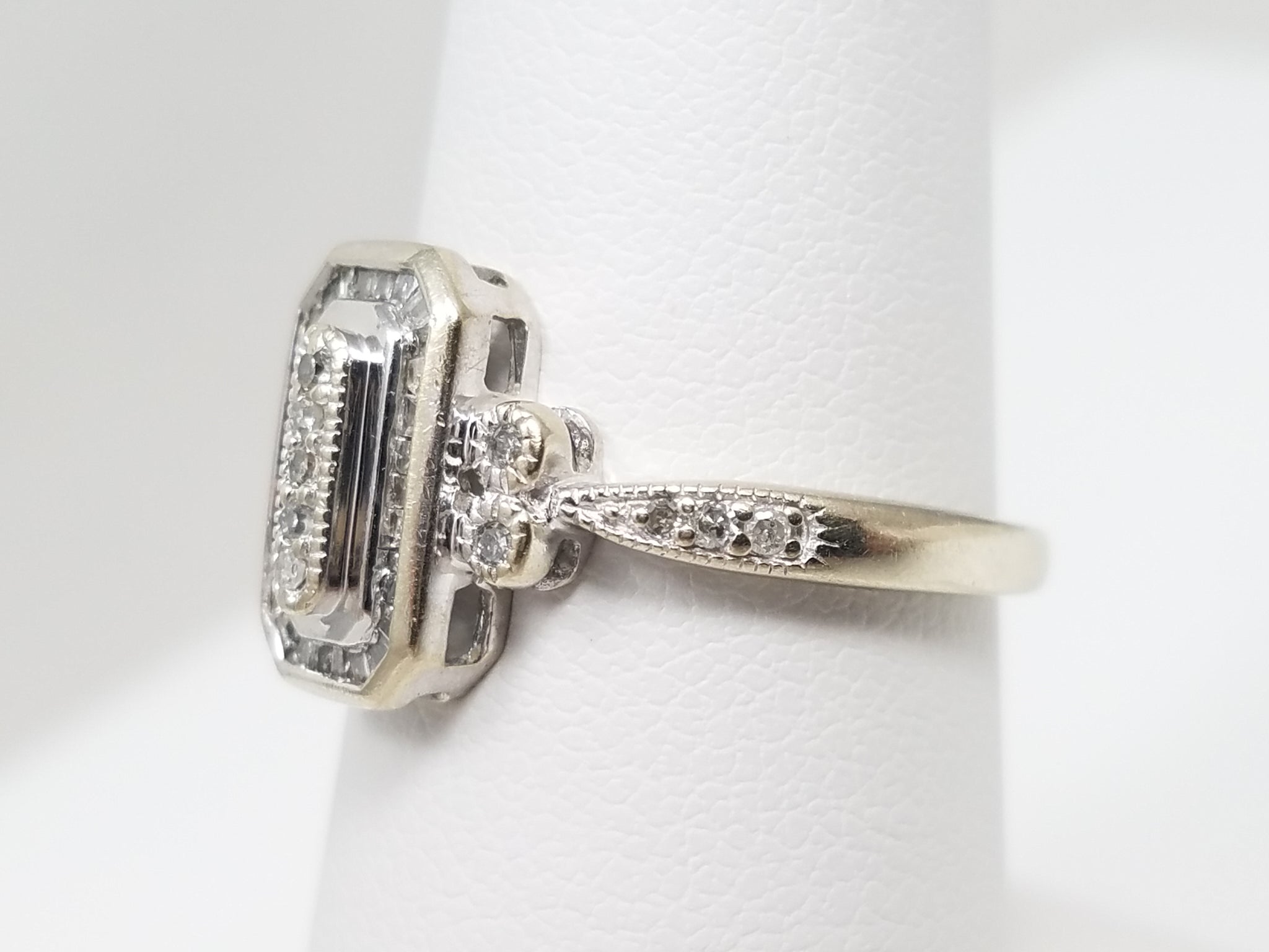 Cute 10k White Gold Natural Diamond Ring