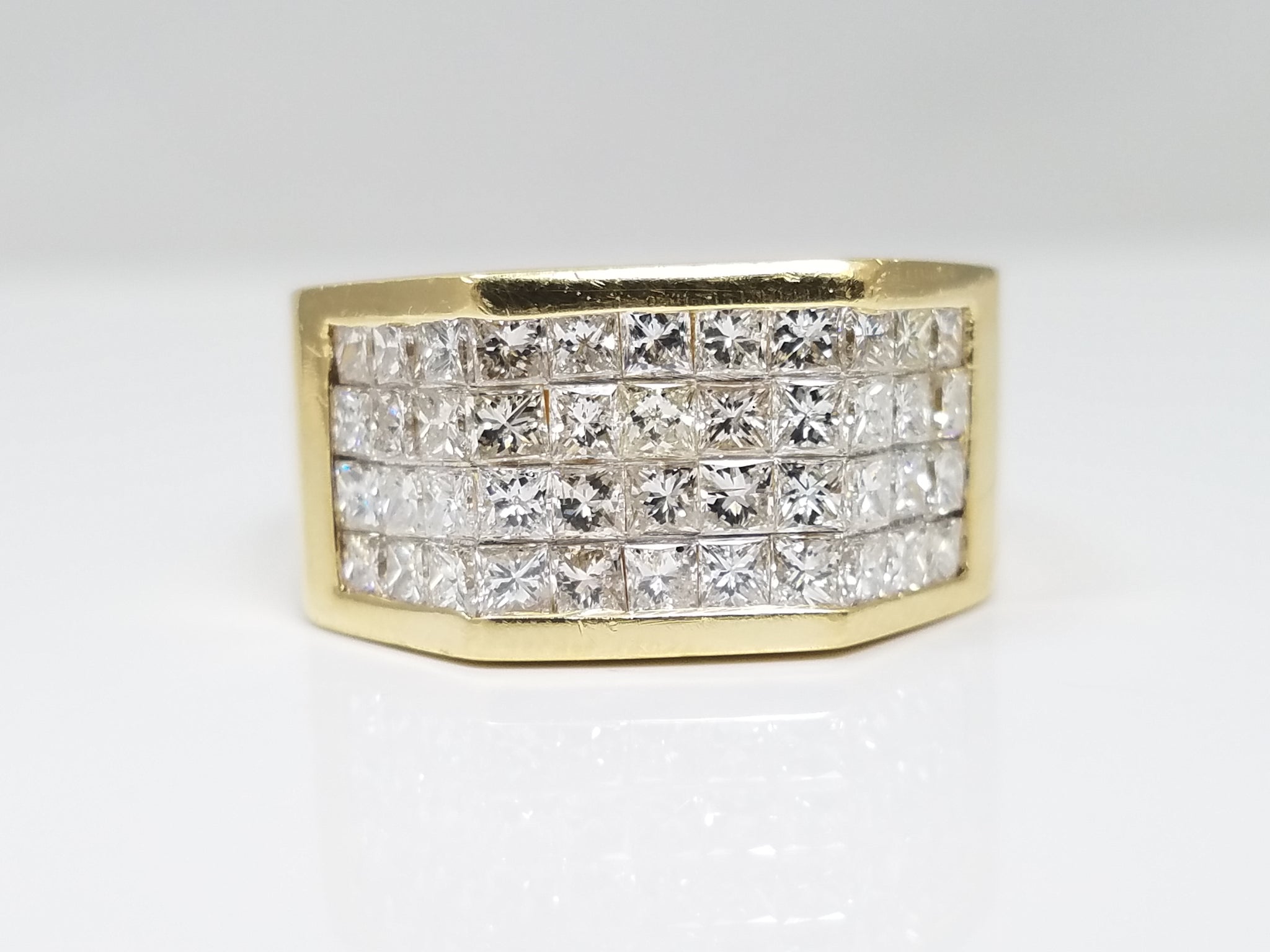 Extravagant 18k Yellow Gold 3ctw Natural Diamond Ring Band