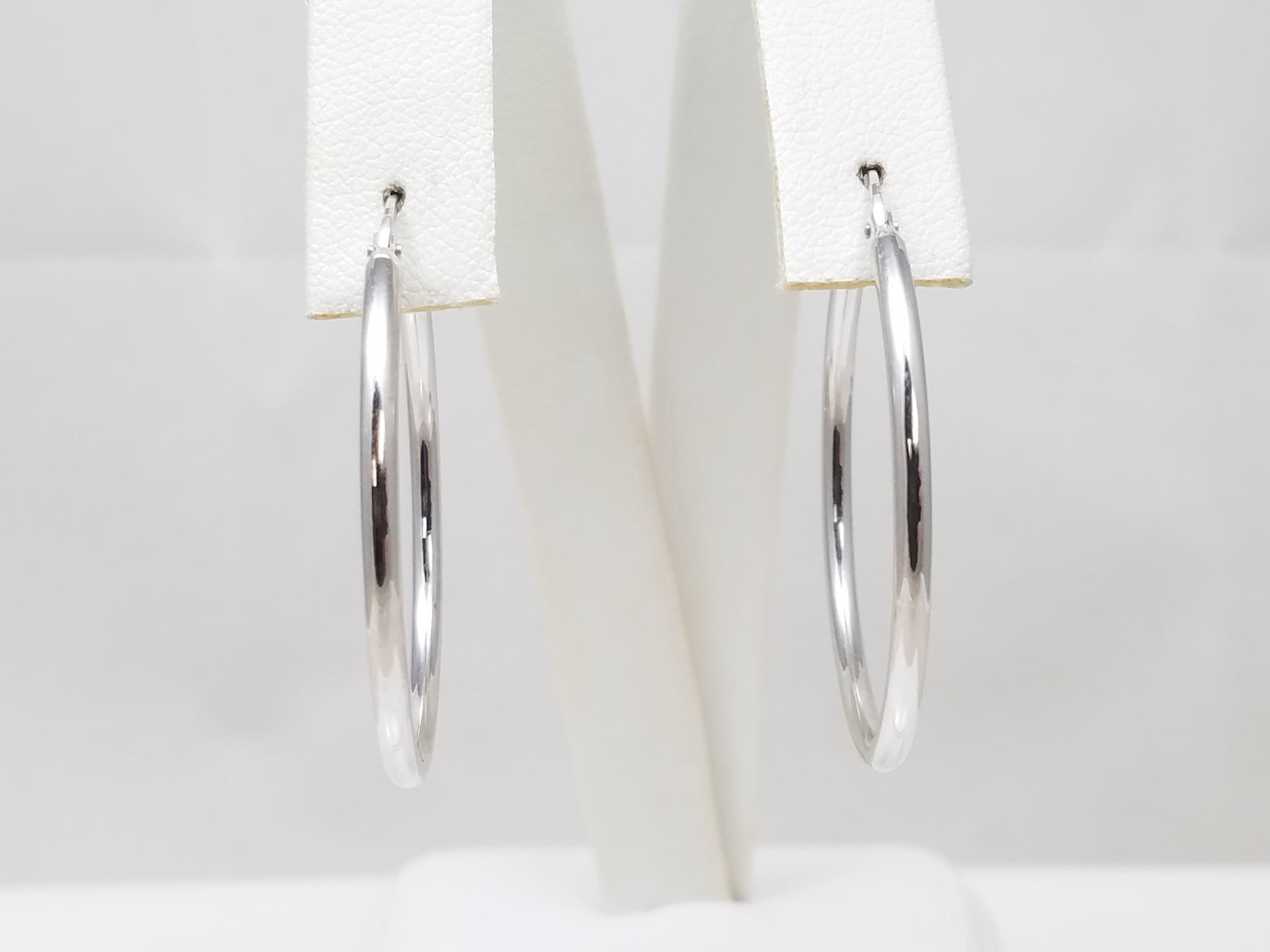 14k White Gold Hollow Hoop Earrings