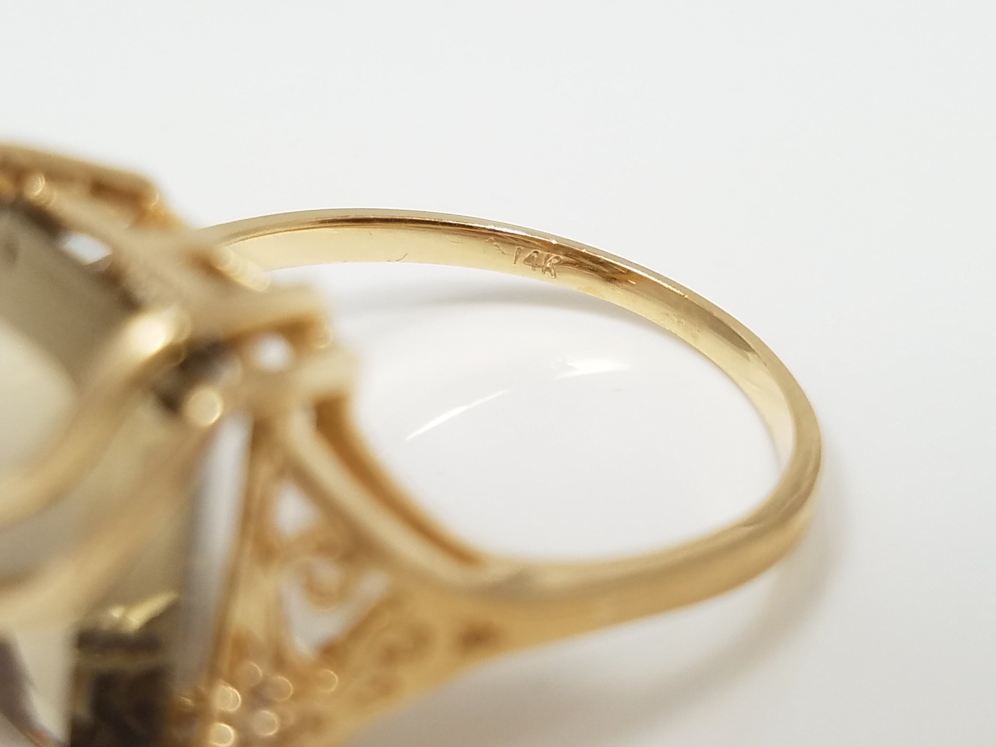 Sophisticated 14k Yellow Gold Natural Quartz Diamond Ring