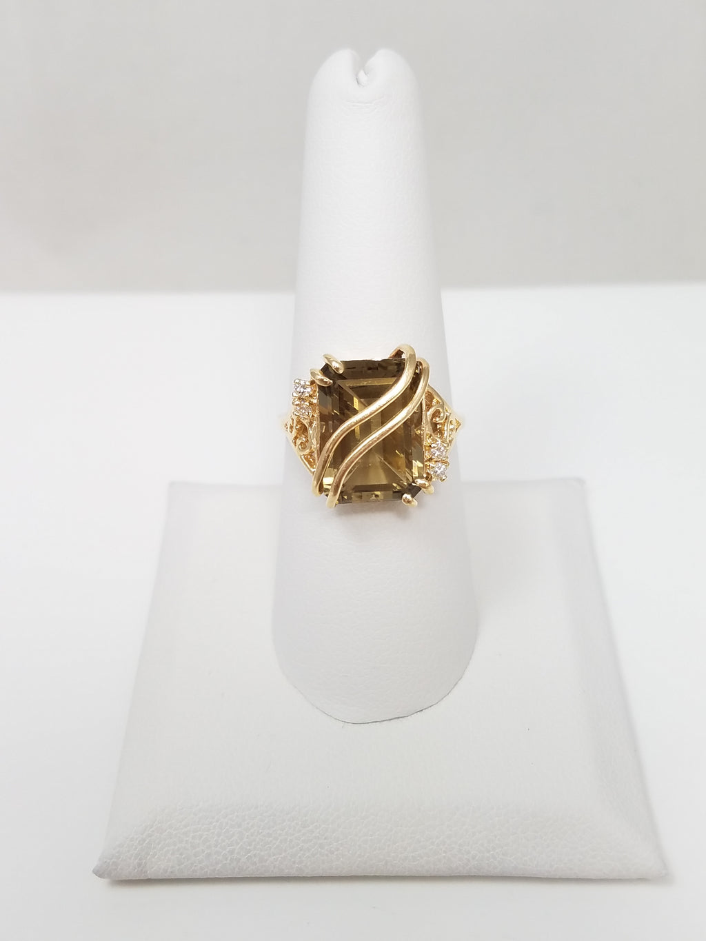 Sophisticated 14k Yellow Gold Natural Quartz Diamond Ring