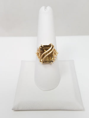 Sophisticated 14k Yellow Gold Natural Quartz Diamond Ring