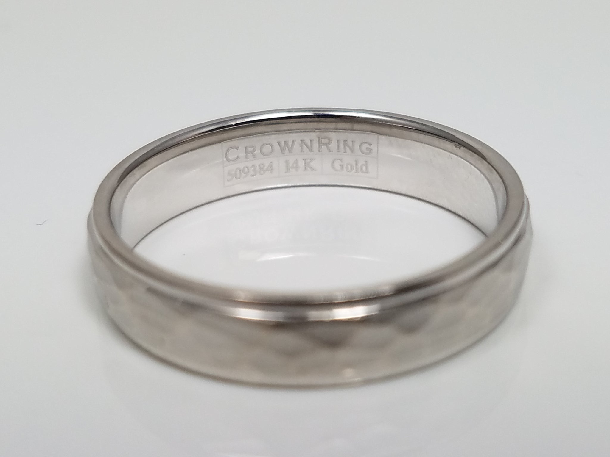 Chic 14k White Gold Hammered Finish Wedding Ring Band