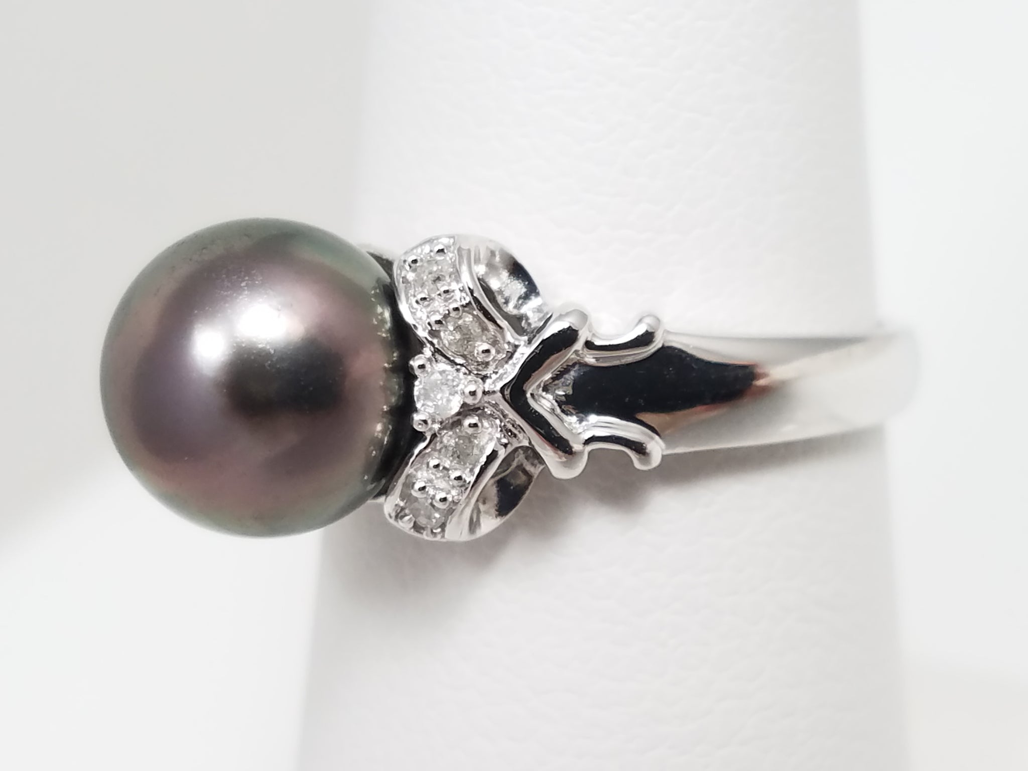 Soothing 14k White Gold Tahitian Peal Natural Diamond Ring