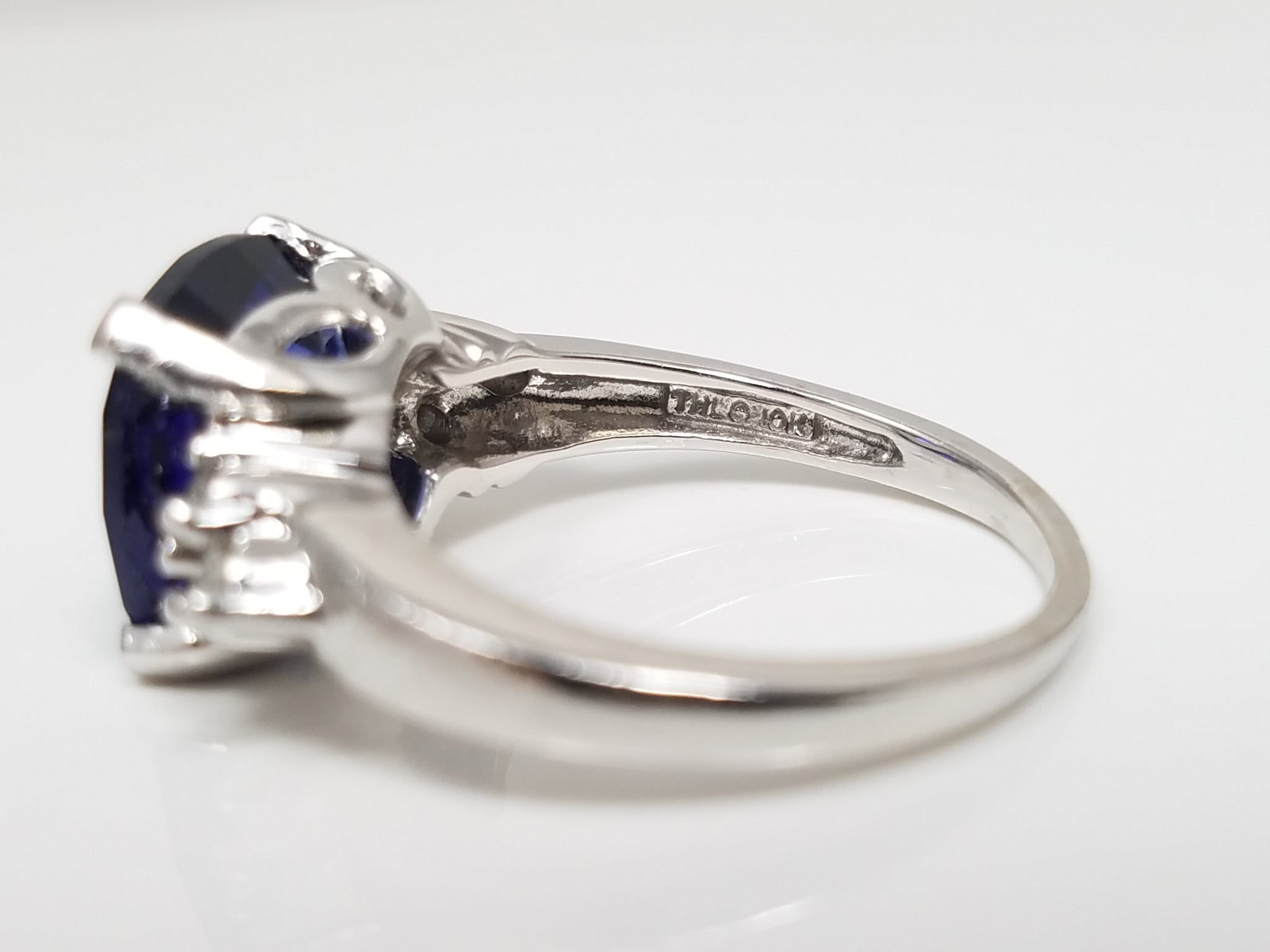Outstanding 10k White Gold Lab Created Sapphire Natural Diamond Ring