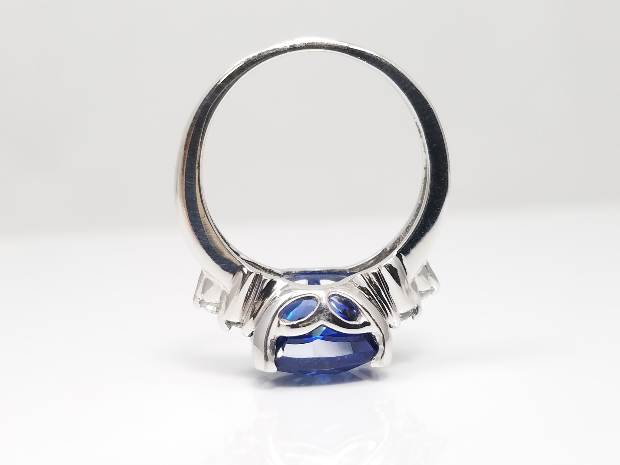 Outstanding 10k White Gold Lab Created Sapphire Natural Diamond Ring
