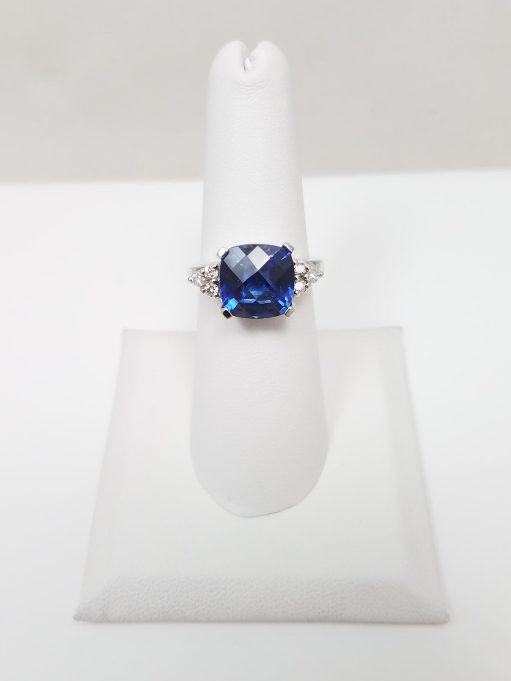 Outstanding 10k White Gold Lab Created Sapphire Natural Diamond Ring