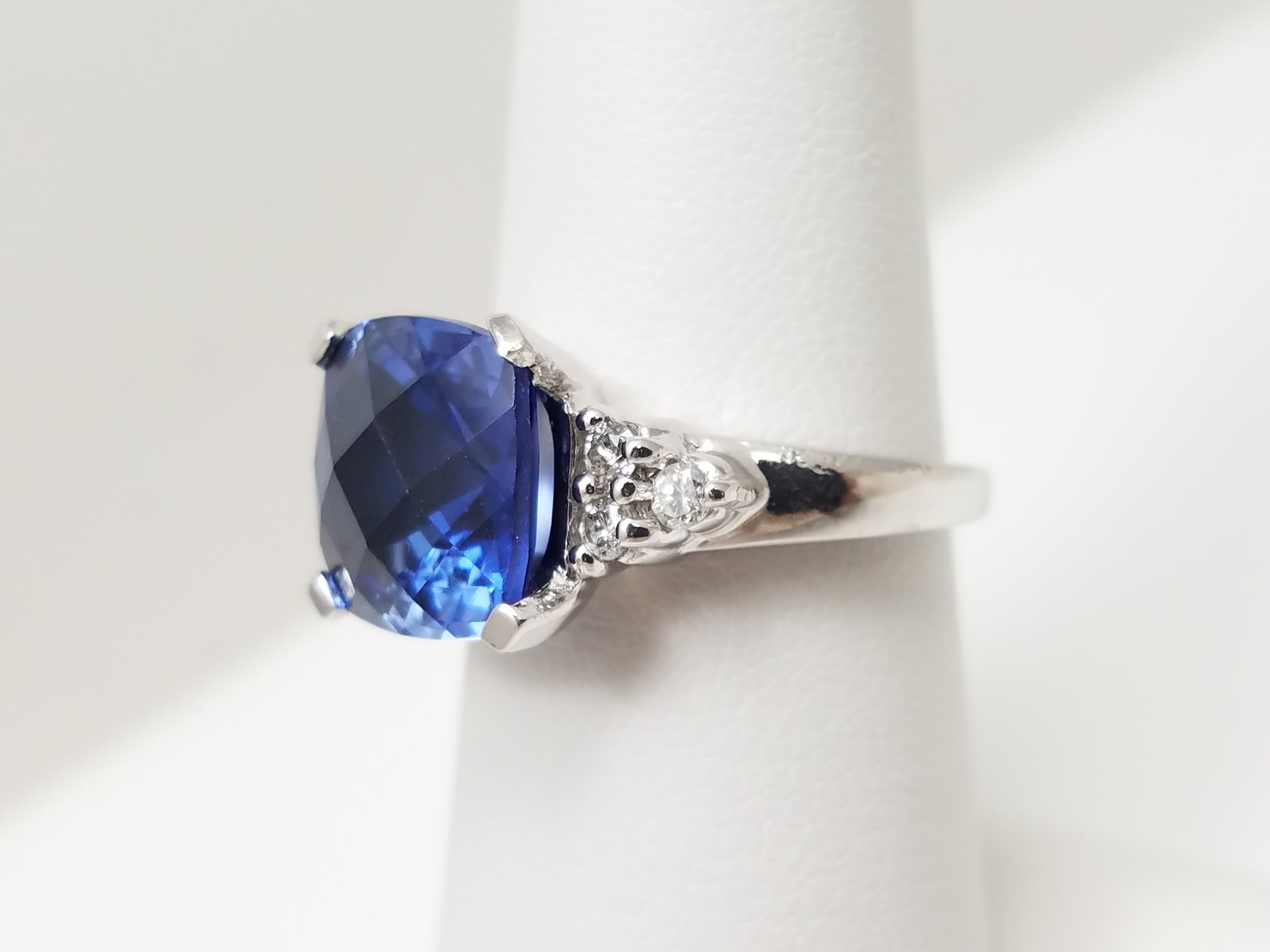 Outstanding 10k White Gold Lab Created Sapphire Natural Diamond Ring