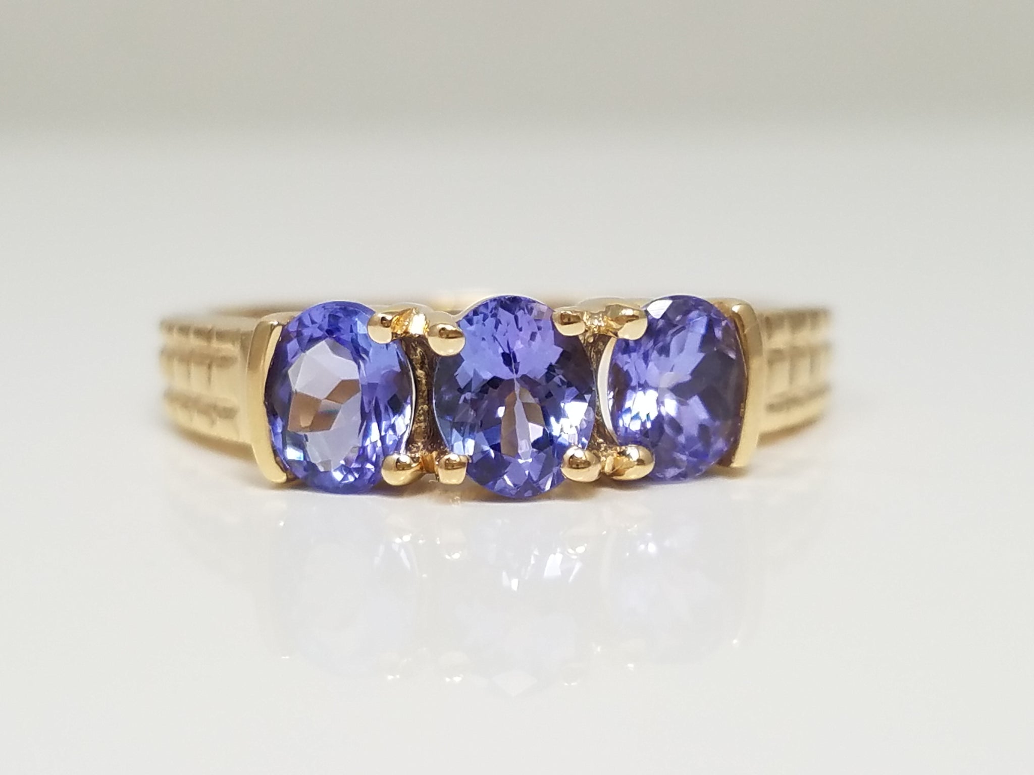 Fashionable 14k Yellow Gold Natural Tanzanite Three Stone Ring