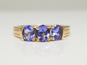 Fashionable 14k Yellow Gold Natural Tanzanite Three Stone Ring