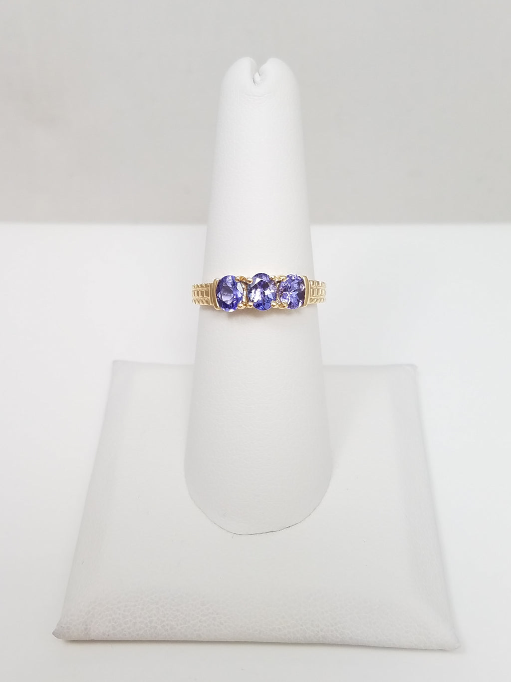 Fashionable 14k Yellow Gold Natural Tanzanite Three Stone Ring