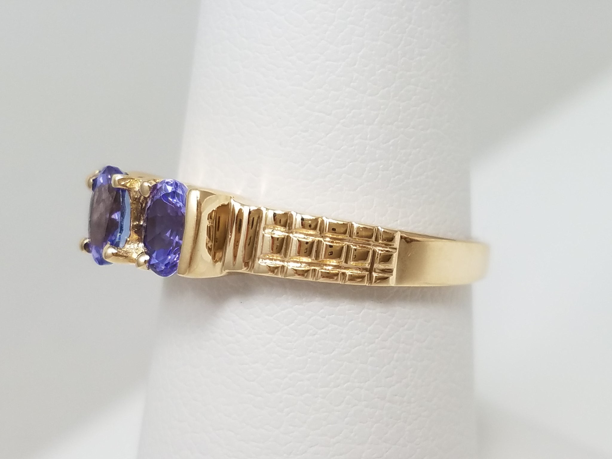 Fashionable 14k Yellow Gold Natural Tanzanite Three Stone Ring