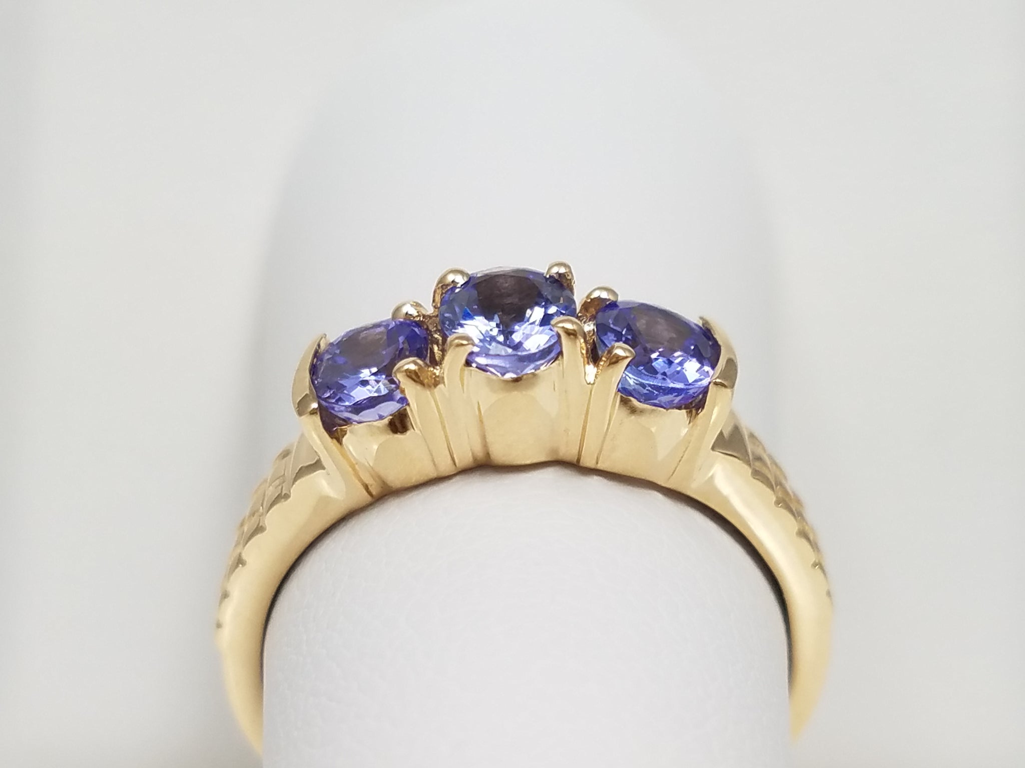 Fashionable 14k Yellow Gold Natural Tanzanite Three Stone Ring