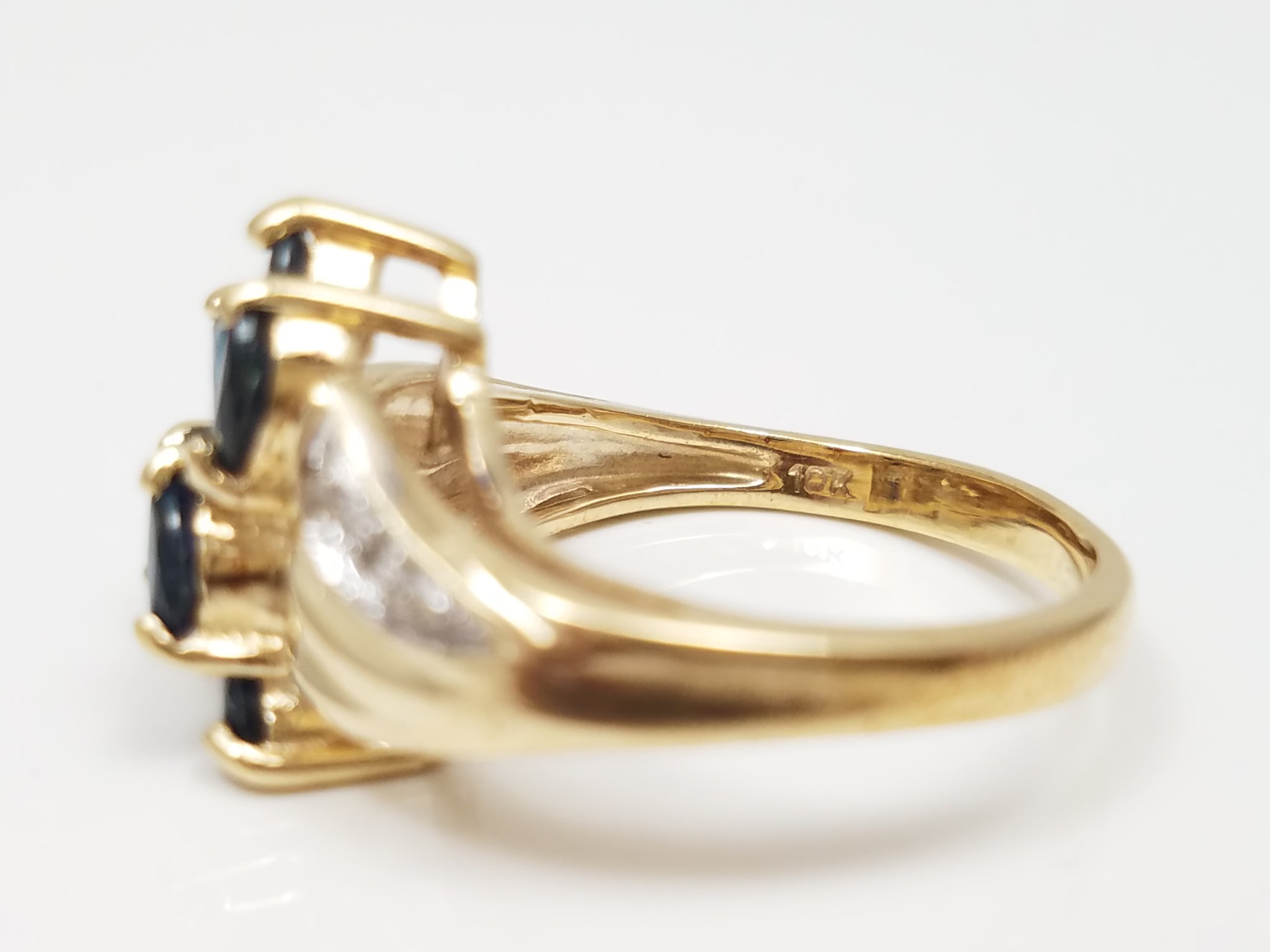 Attractive 10k Yellow Gold Natural Sapphire Diamond Ring