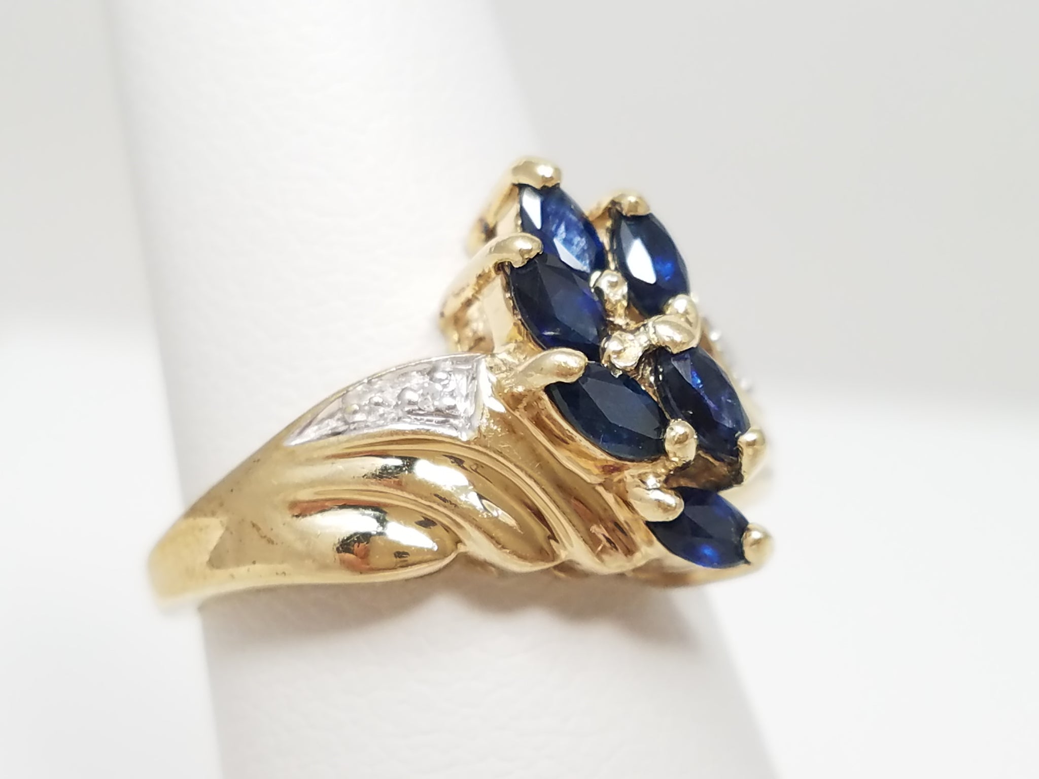 Attractive 10k Yellow Gold Natural Sapphire Diamond Ring