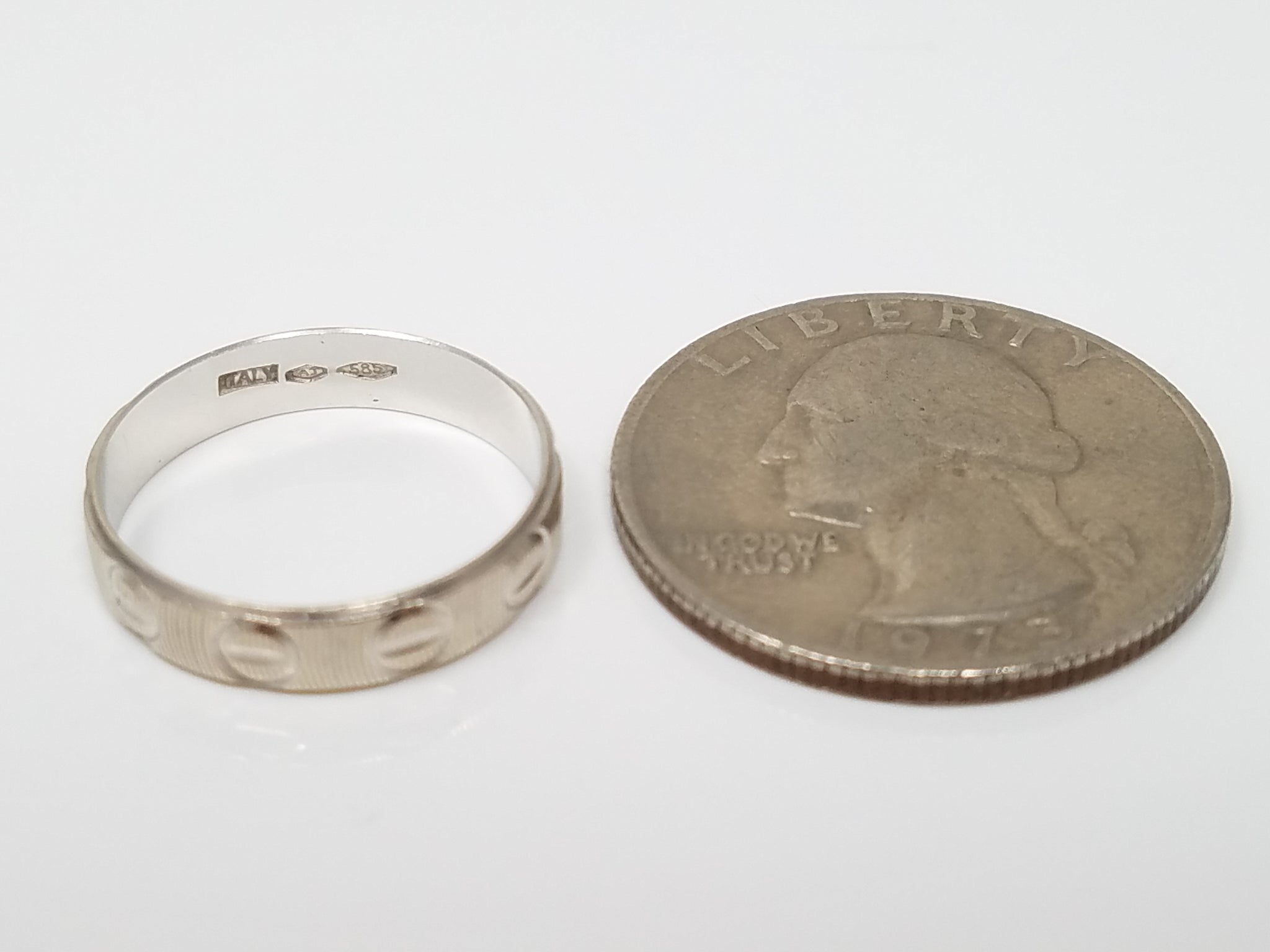 14k White Gold Screw Head Design Ring