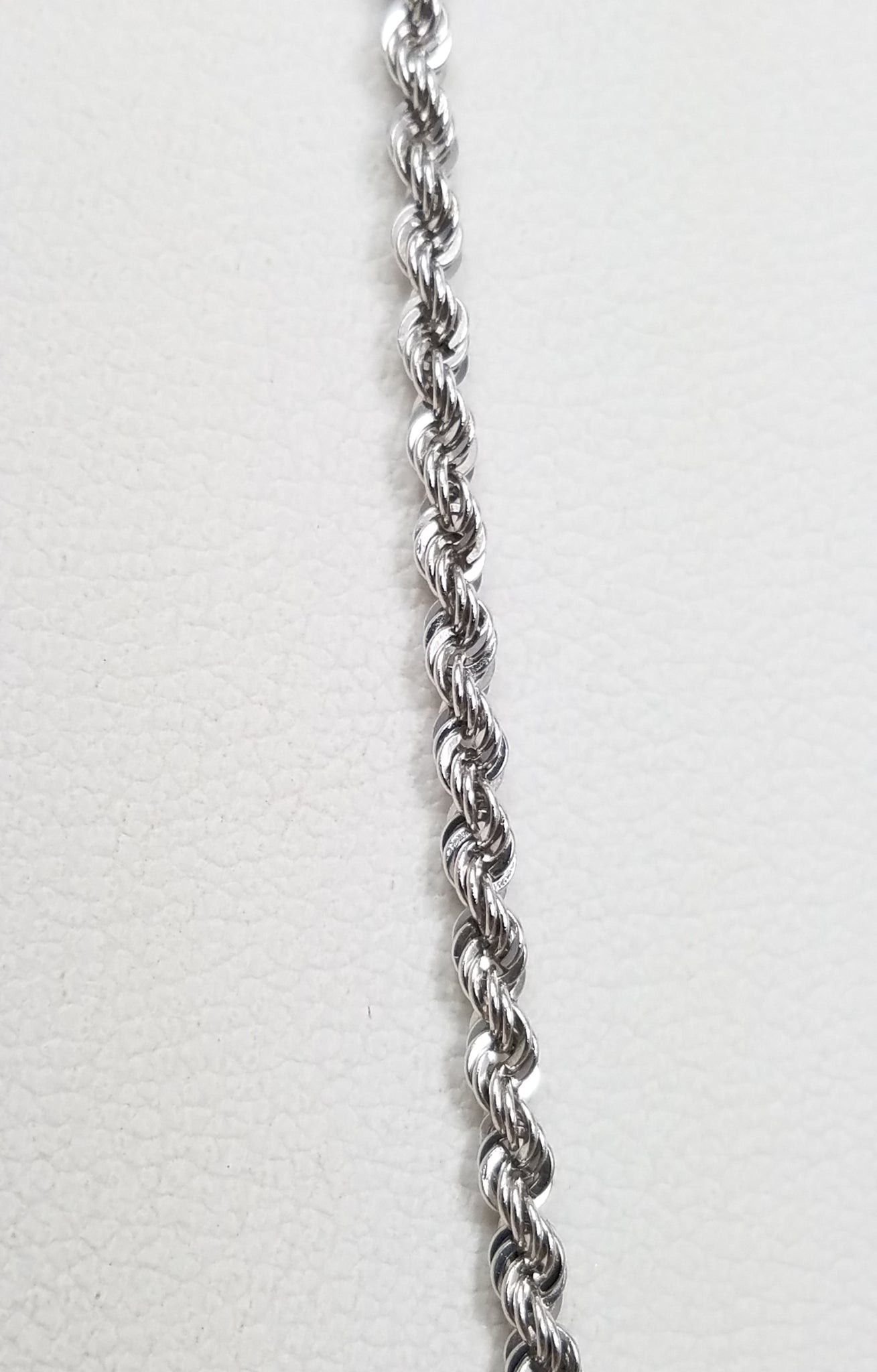 Gleaming 18k White Gold Hollow Rope Chain Necklace