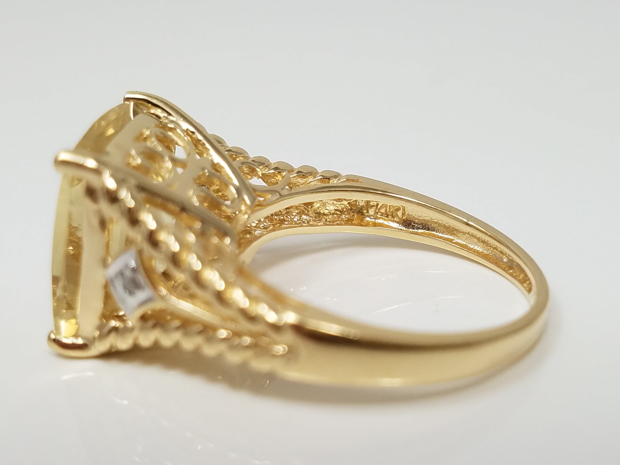 Charming 14k Yellow Gold Natural Citrine Diamond Ring