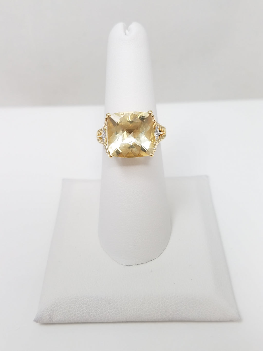 Charming 14k Yellow Gold Natural Citrine Diamond Ring