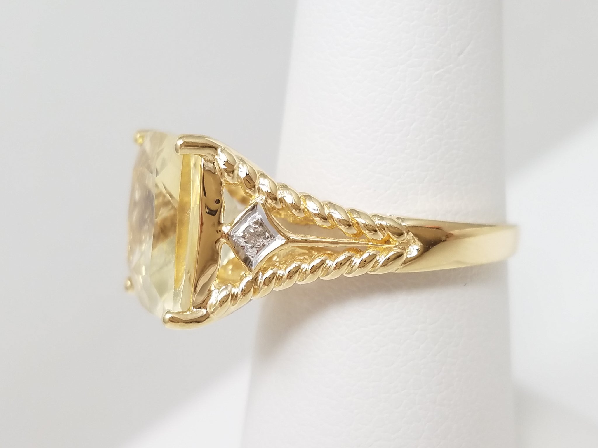 Charming 14k Yellow Gold Natural Citrine Diamond Ring