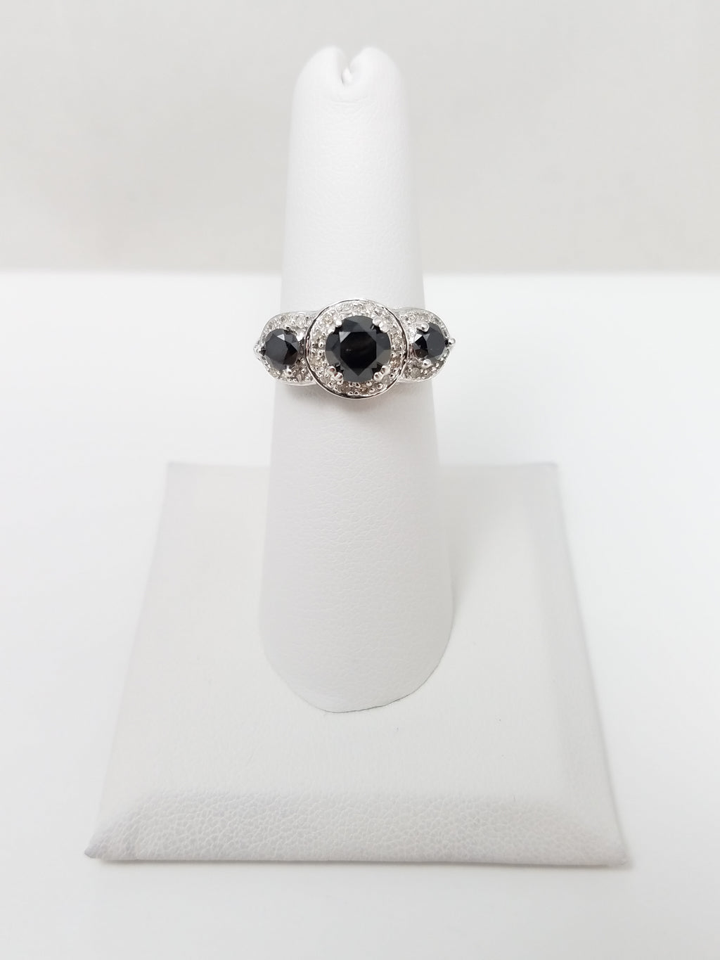 Extravagant 10k White Gold Natural Diamond Ring