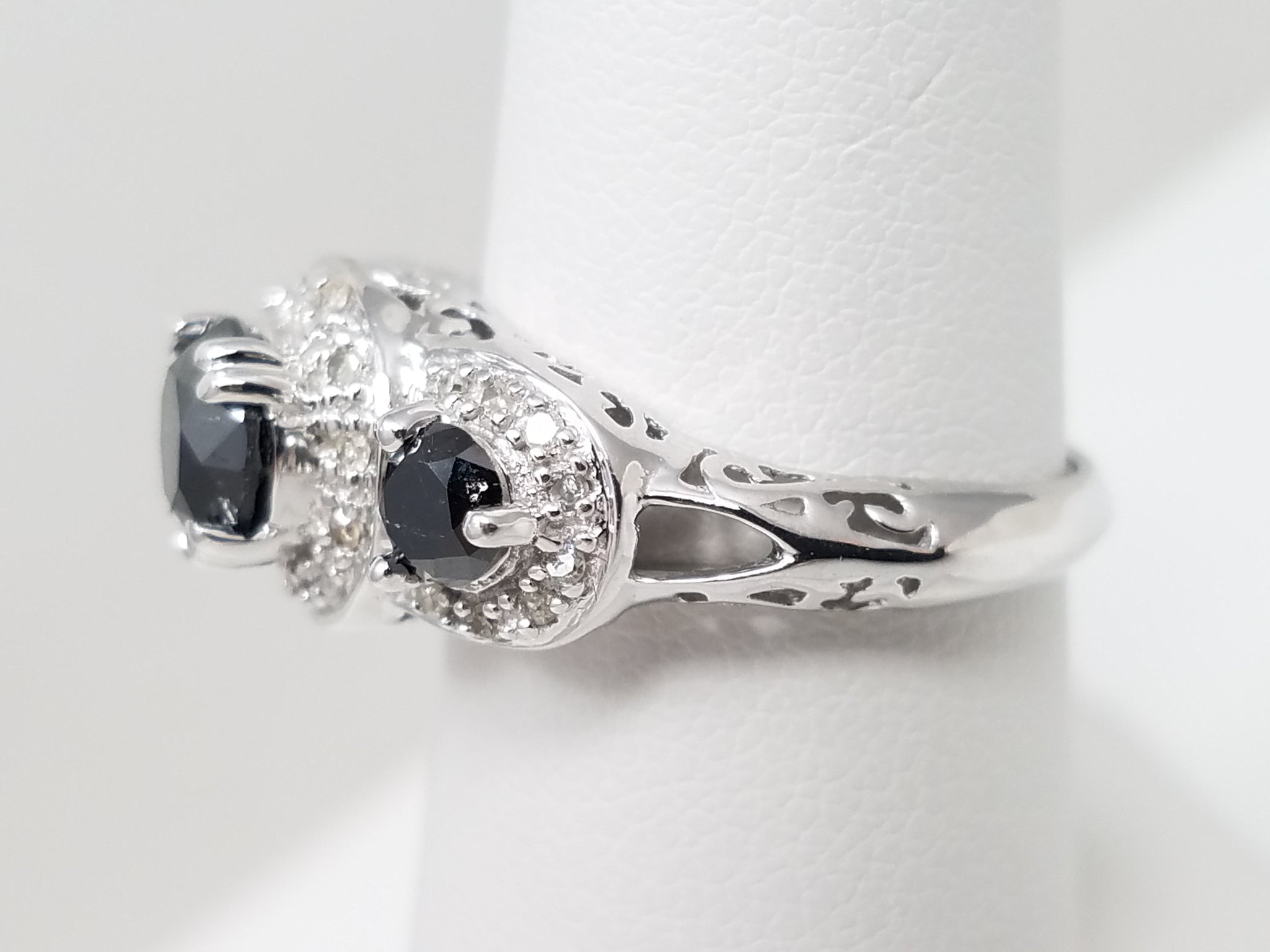Extravagant 10k White Gold Natural Diamond Ring