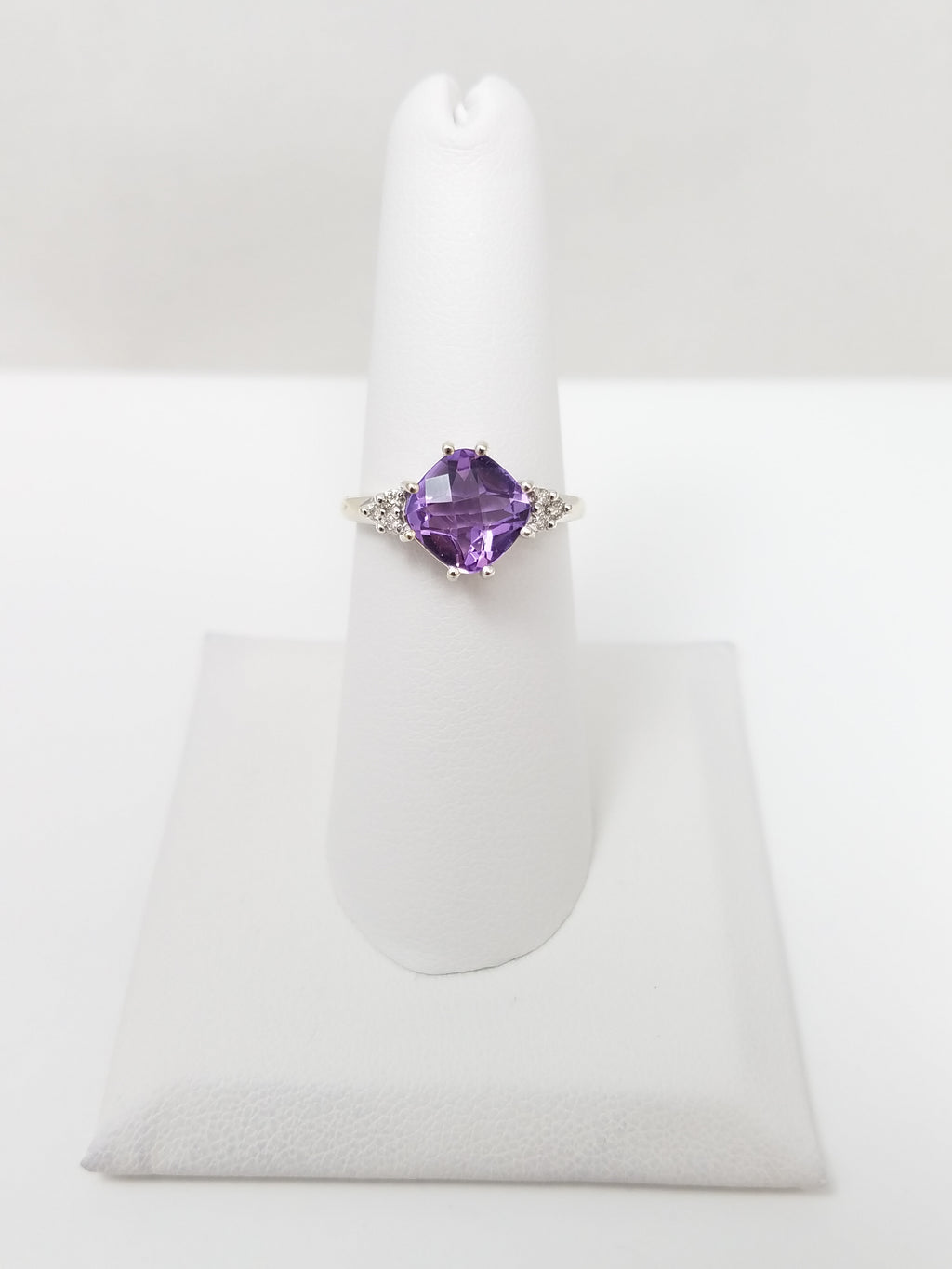 Attractive 14k White Gold Natural Amethyst Diamond Ring