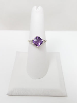 Attractive 14k White Gold Natural Amethyst Diamond Ring