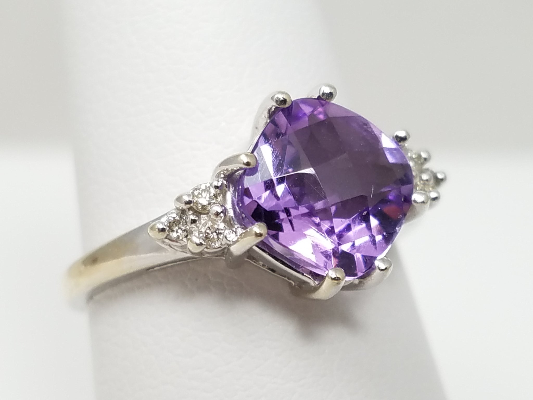 Attractive 14k White Gold Natural Amethyst Diamond Ring