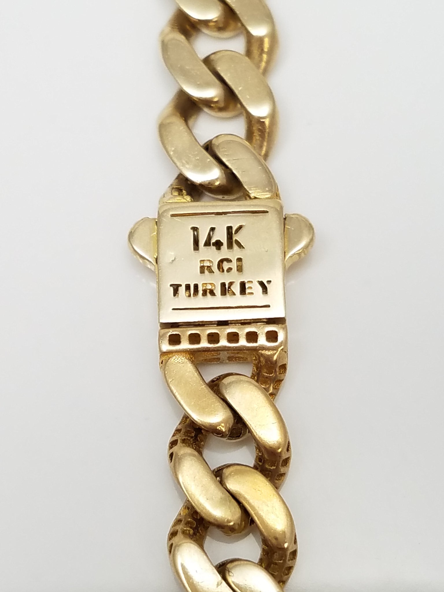 Sporty 22" Hollow 14k Yellow Gold Curb Link Chain Necklace