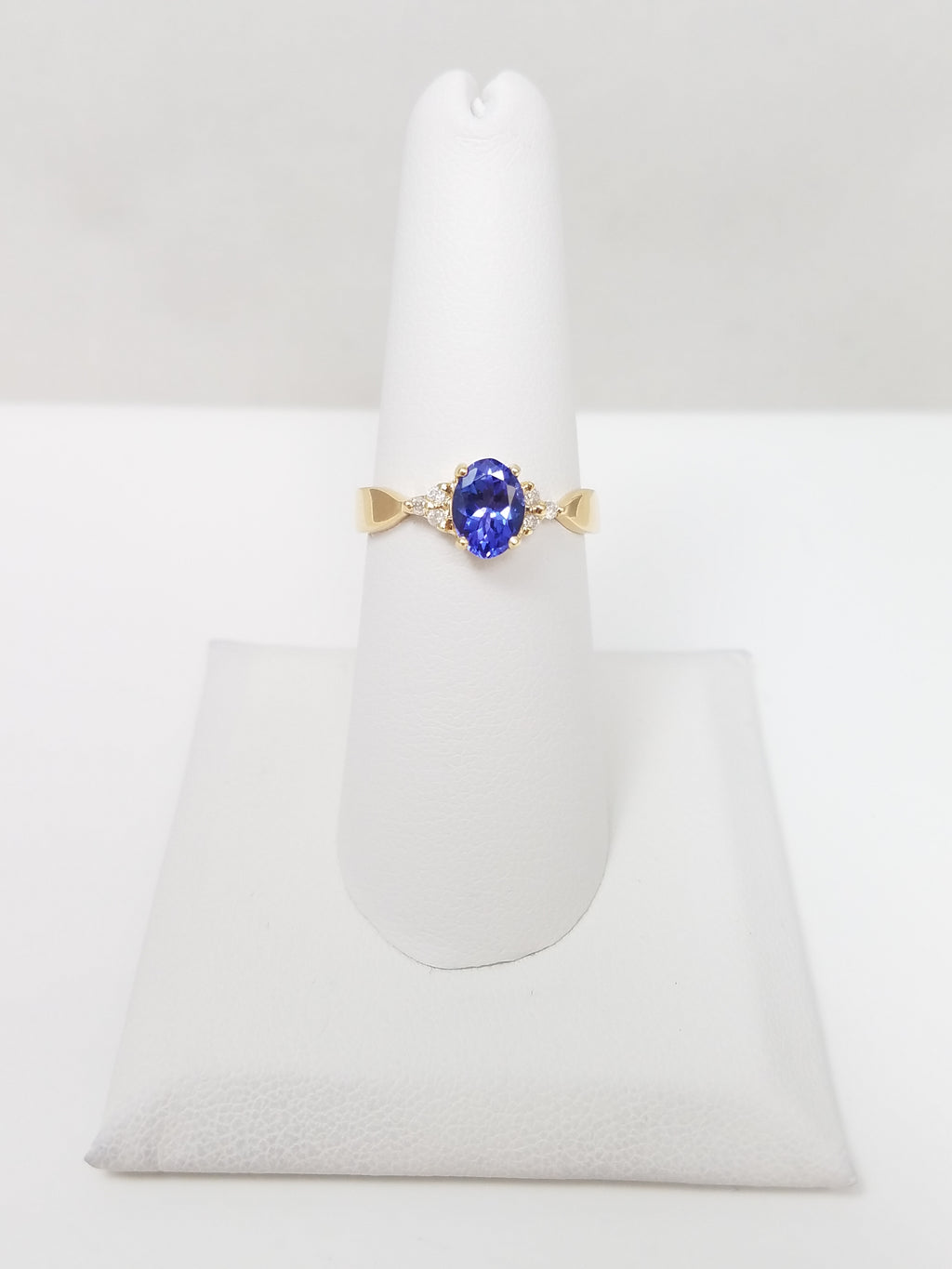 Precious 14k Yellow Gold Natural Tanzanite Diamond Ring