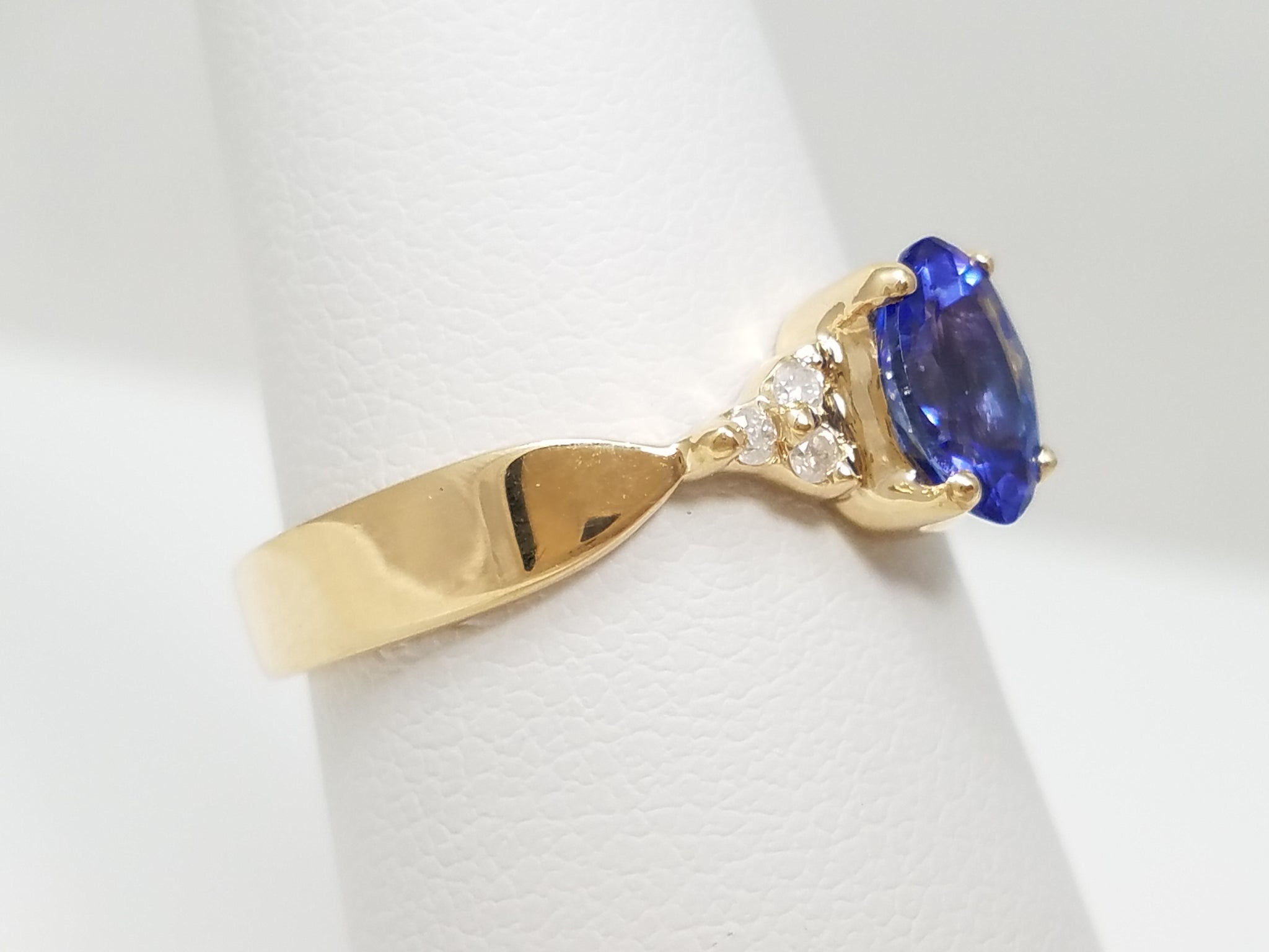 Precious 14k Yellow Gold Natural Tanzanite Diamond Ring