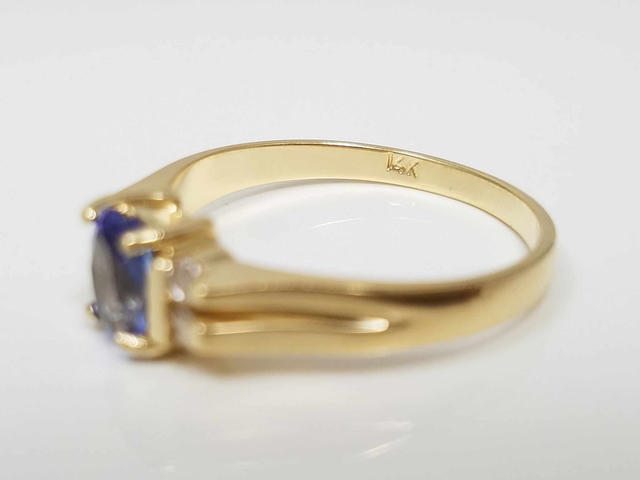 Delightful 14k Yellow Gold Natural Tanzanite Diamond Ring