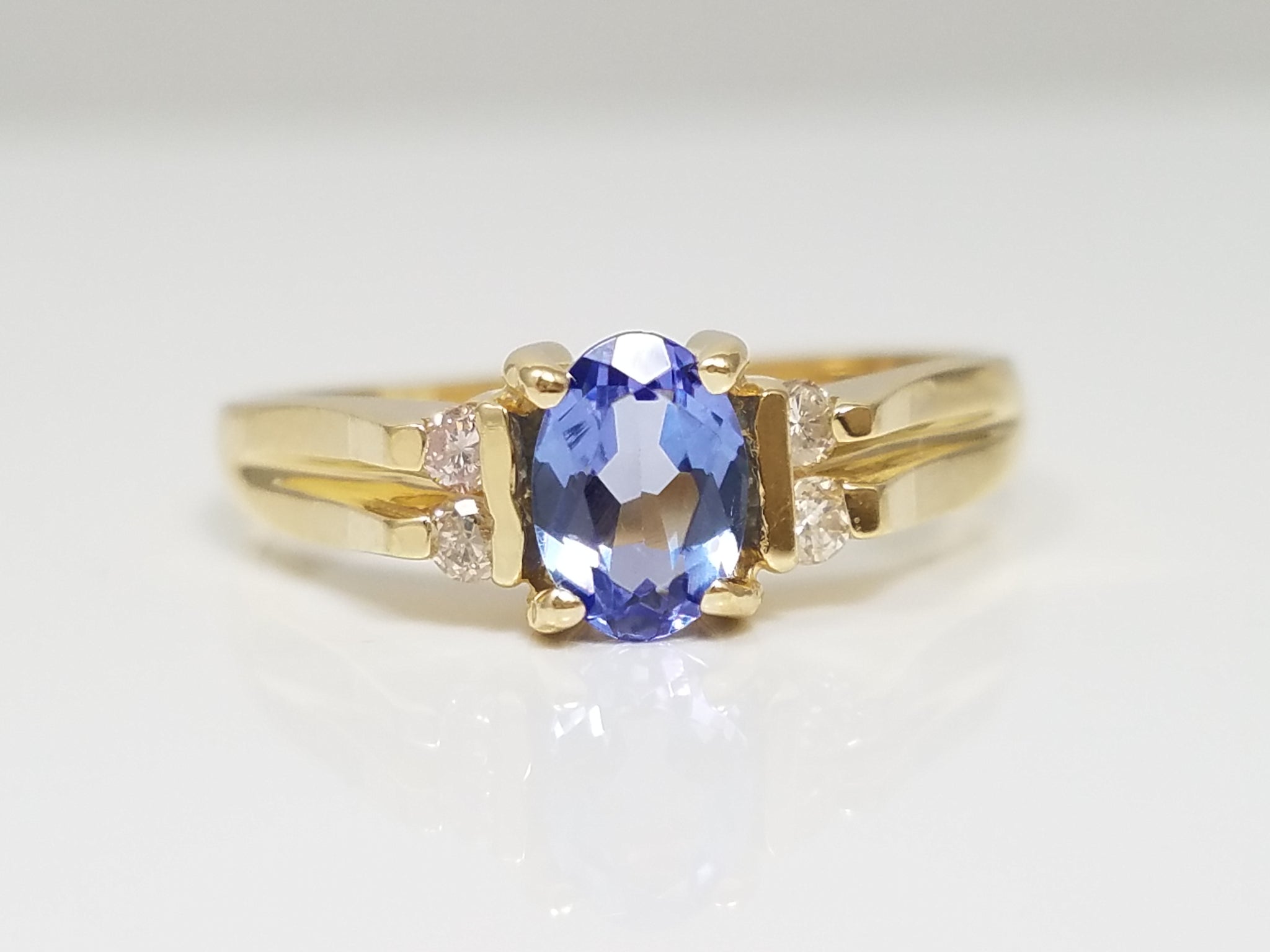 Delightful 14k Yellow Gold Natural Tanzanite Diamond Ring