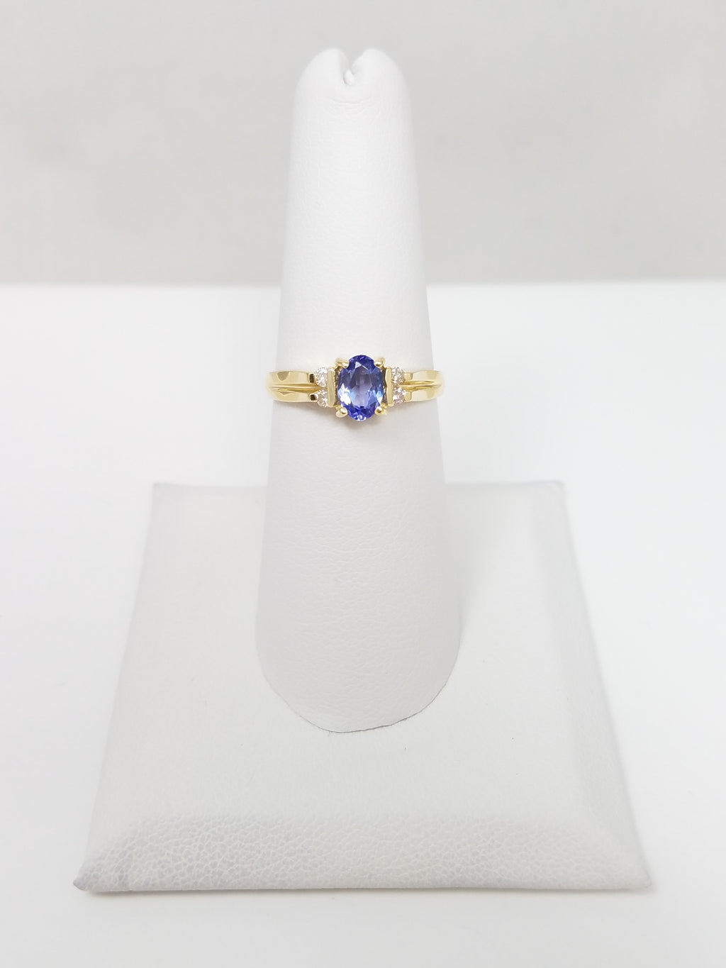 Delightful 14k Yellow Gold Natural Tanzanite Diamond Ring