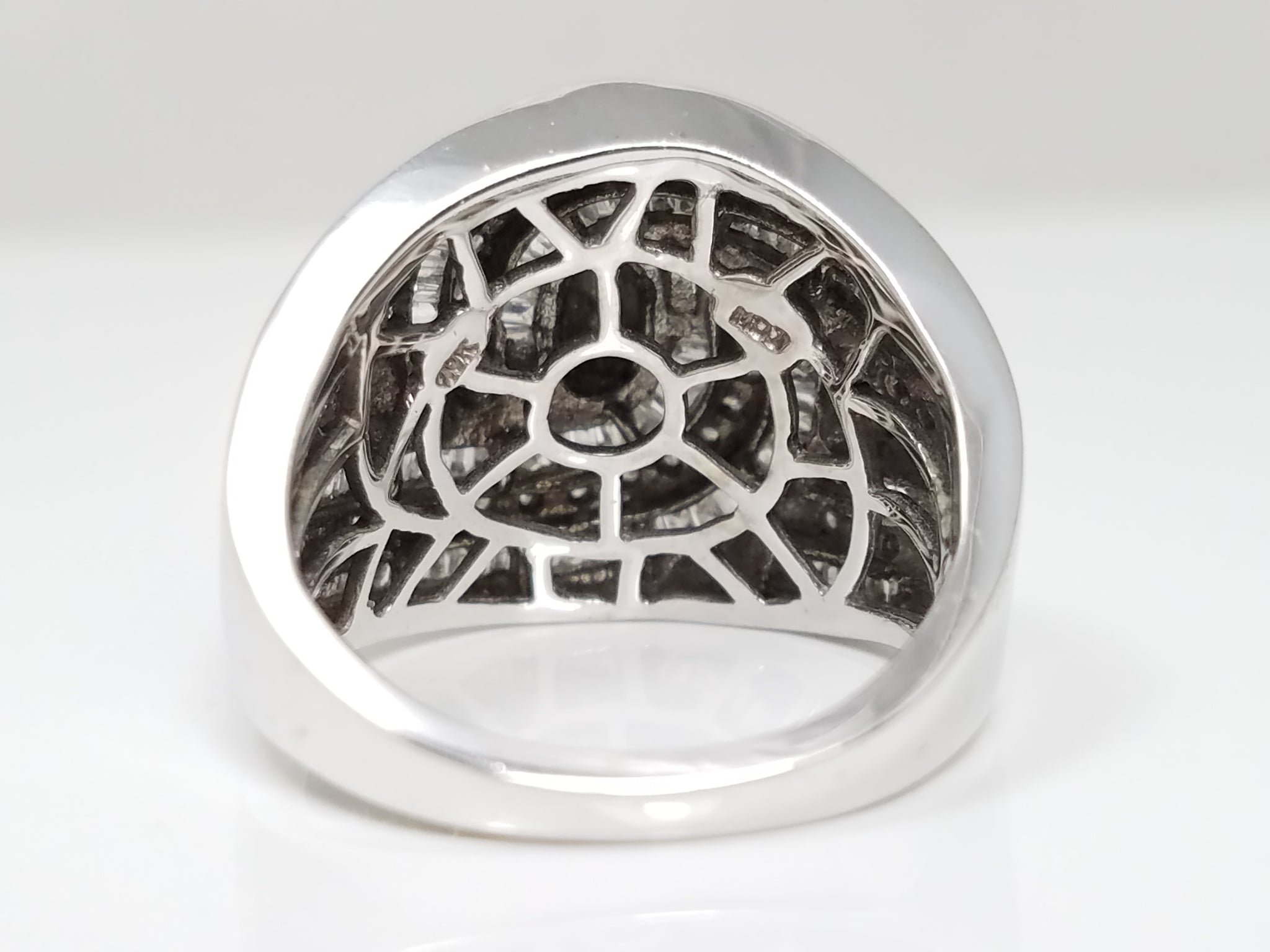 Flamboyant 10k White Gold Natural Diamond Ring