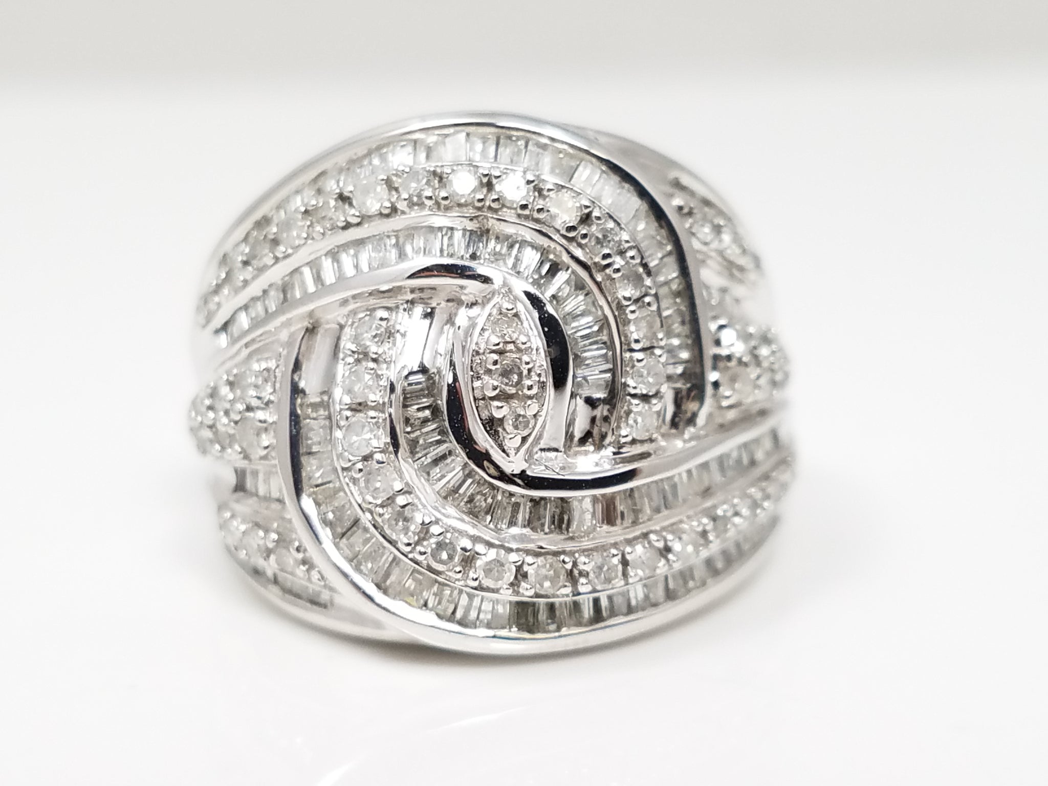 Flamboyant 10k White Gold Natural Diamond Ring
