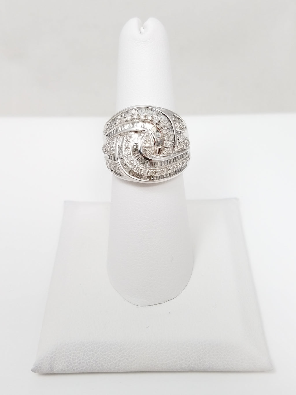 Flamboyant 10k White Gold Natural Diamond Ring