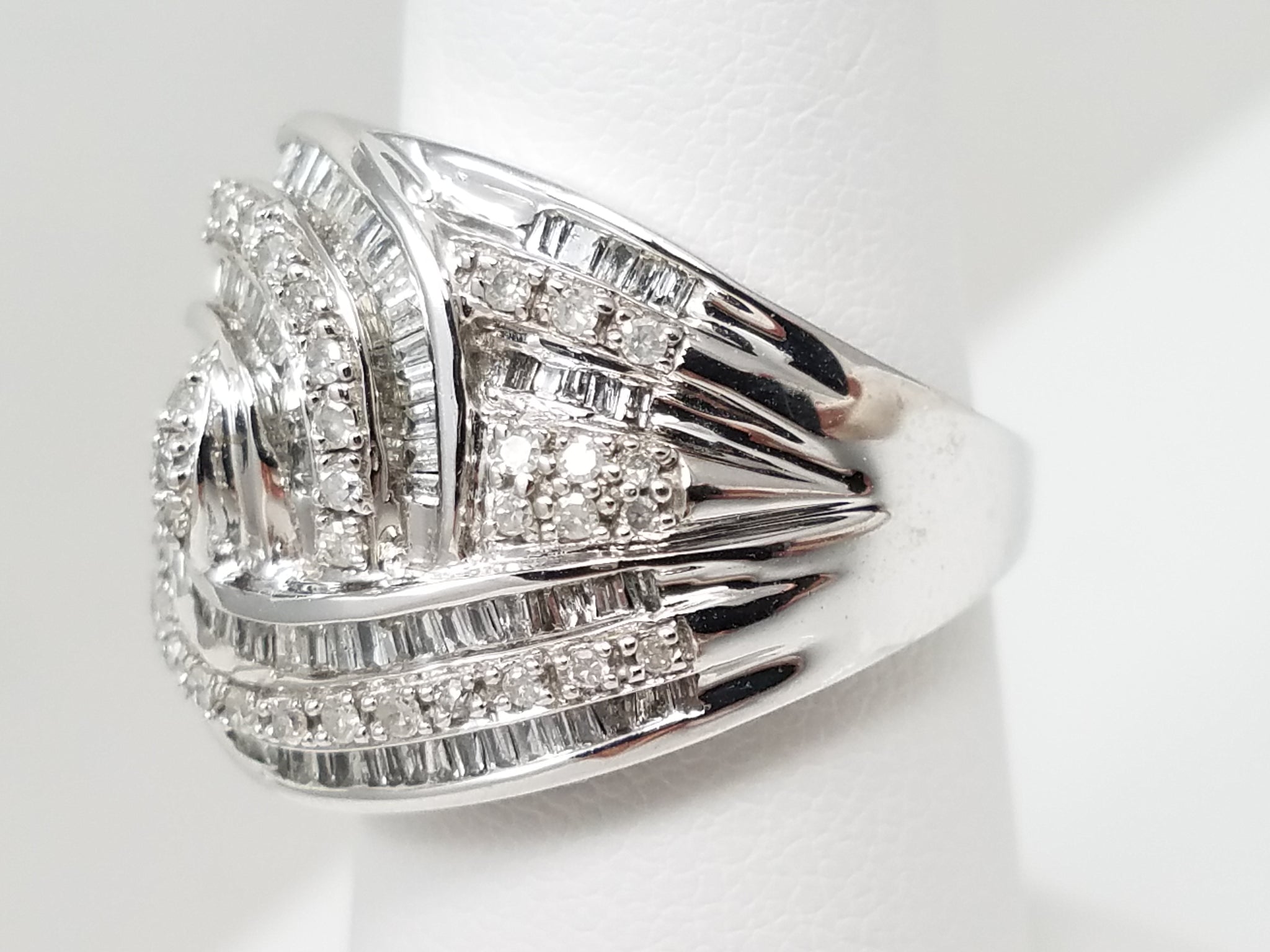 Flamboyant 10k White Gold Natural Diamond Ring