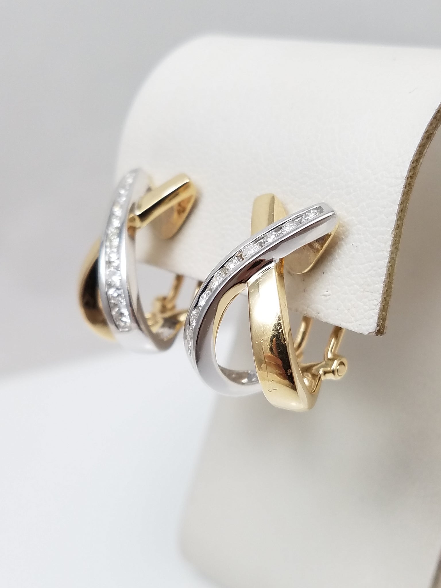 Chic 14k Two Tone Gold Natural Diamond Ribbon Earrings
