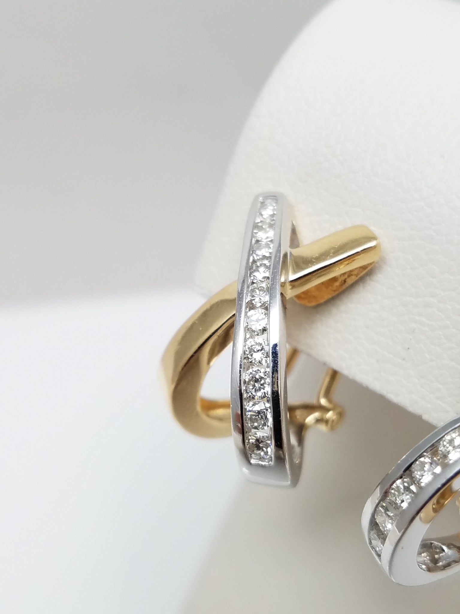 Chic 14k Two Tone Gold Natural Diamond Ribbon Earrings