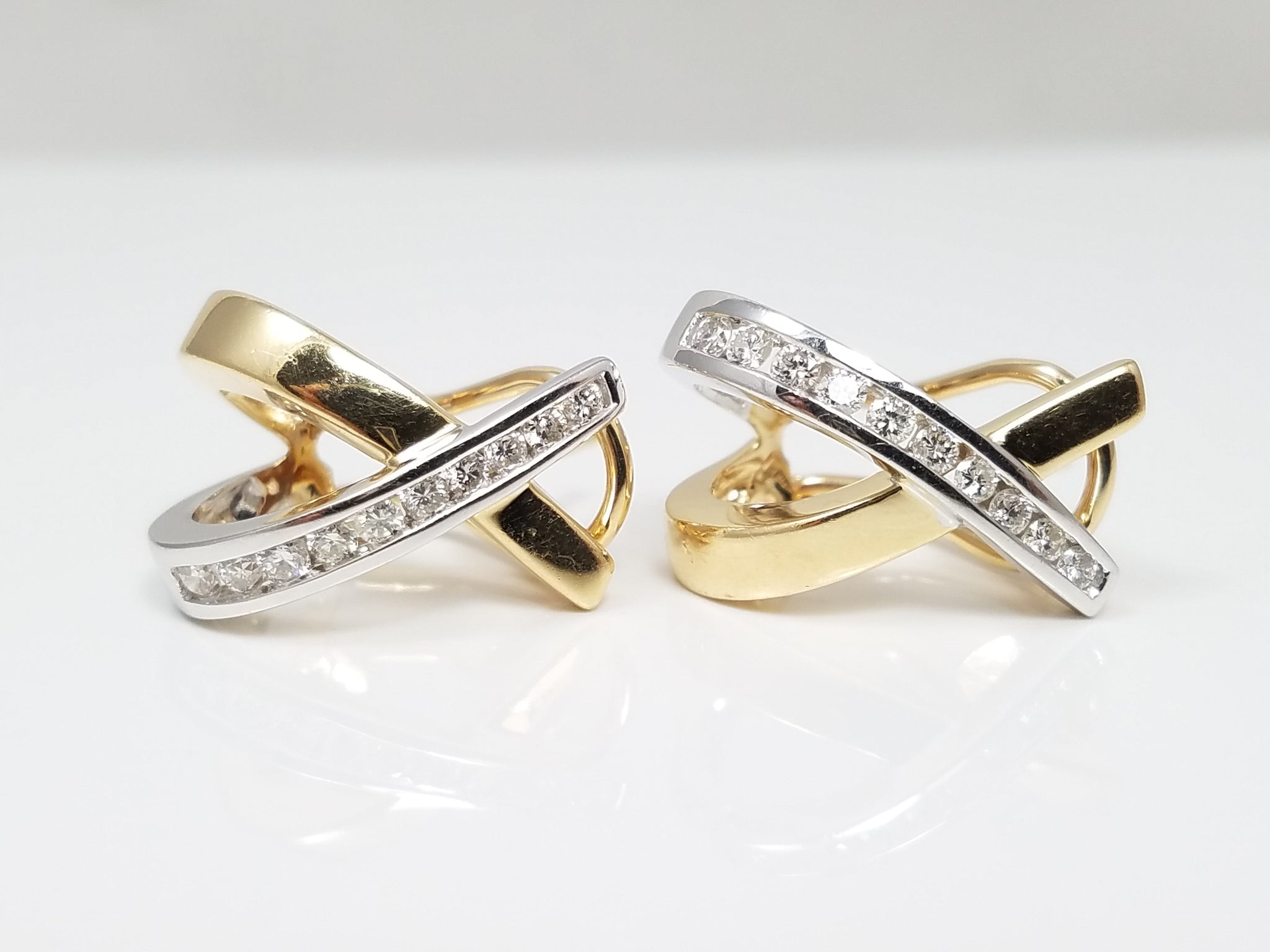 Chic 14k Two Tone Gold Natural Diamond Ribbon Earrings