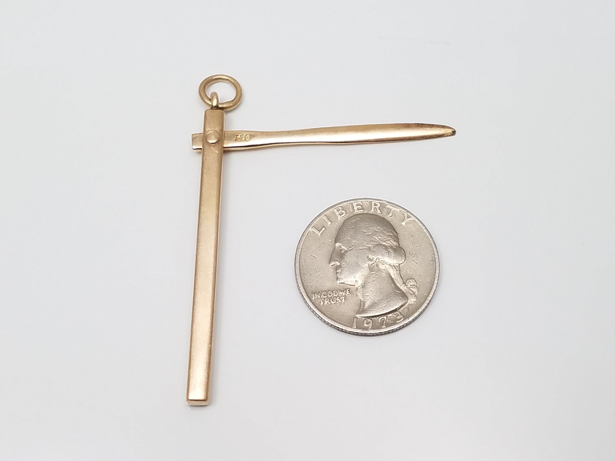 Cool 9k Yellow Gold Vintage Folding Toothpick Pendant