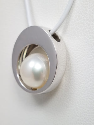 Retro 18k White Gold Custom Cultured Pearl Pendant
