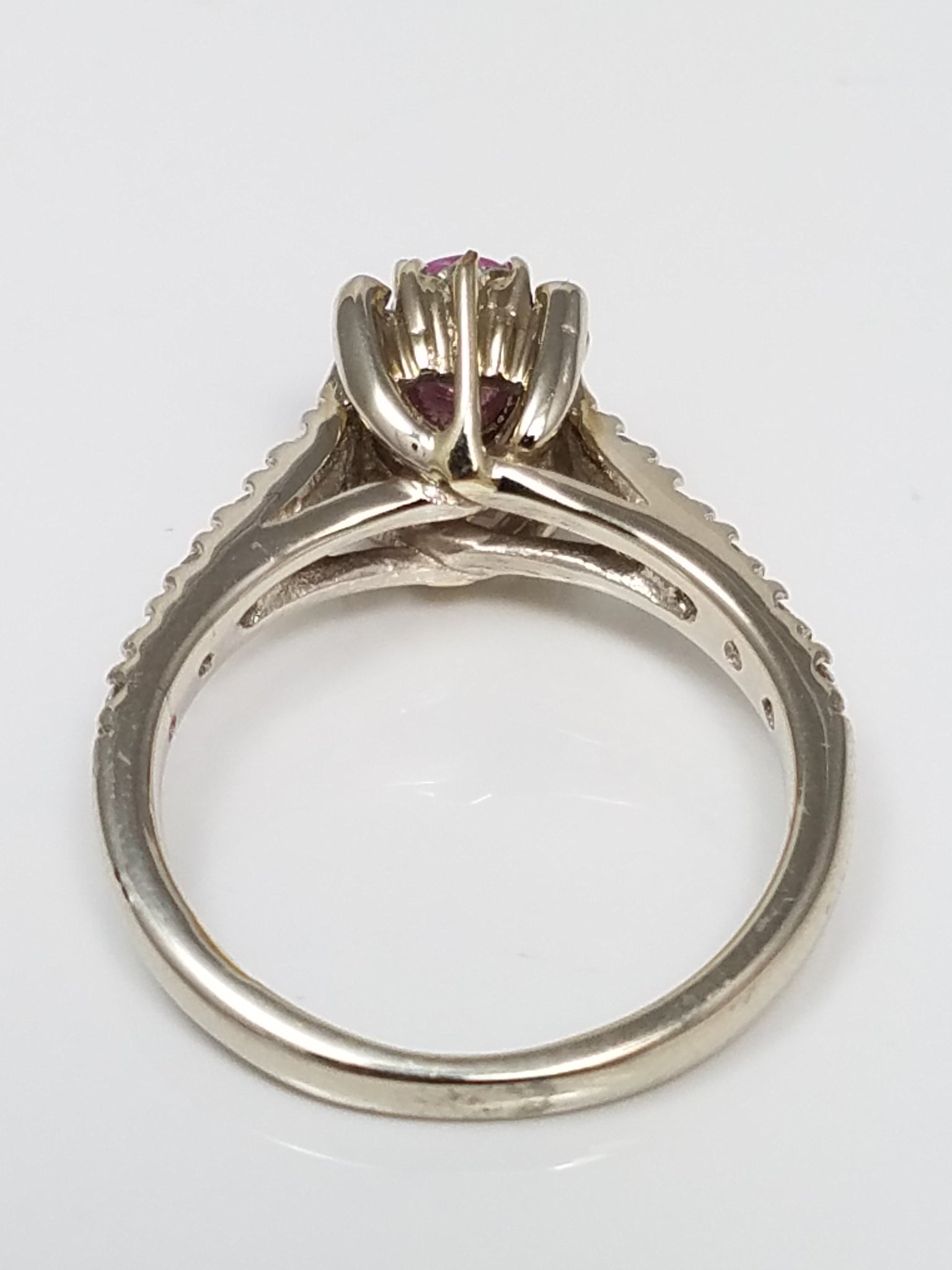 Soothing 14k White Gold Natural Pink Sapphire Diamond Ring