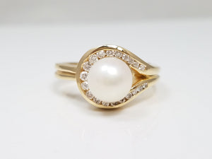 Elegant 14k Yellow Gold Pearl + Natural Diamond Ring